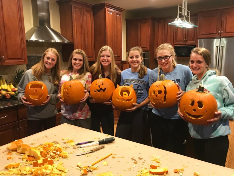 Josie+Gadzala%2C+Renee+Maley%2C+Allie+Coyne%2C+Sara+Scolan%2C+Teagan+Smith+and+Julia+Grippo+carve+pumpkins+together+to+show+their+Halloween+spirit.