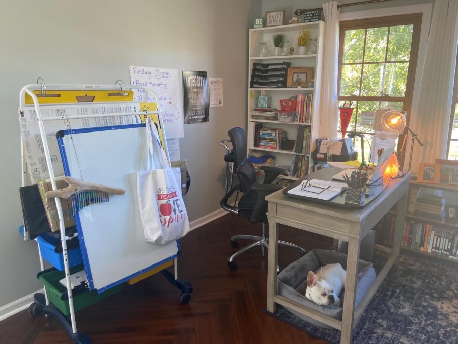 Fifth grade teacher Lorie Barber has been teaching remotely the entire year. In order to accommodate this new reality, she built a classroom in her home. Inclusivity and creating a sense of normalcy are two key aspects that she kept in mind when organizing her set-up. 
