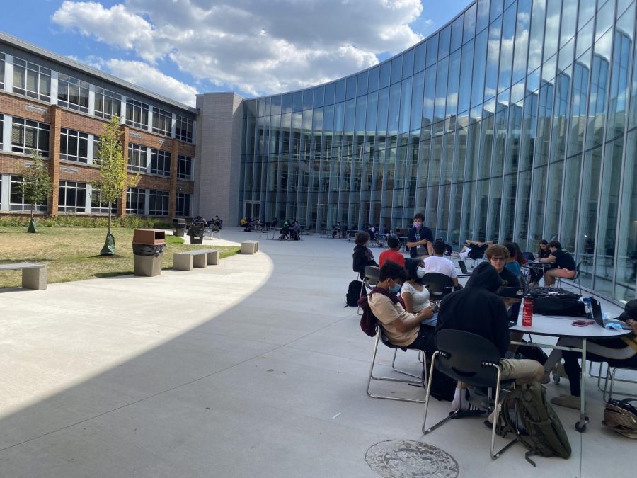 Students are able to eat lunch outside at Downers Grove South.