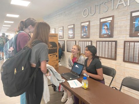 Seniors and Orchesis officers Hanna Rodeck and Leiana Abraham explain what orchesis is to prospective dancers. Orchesis is a club that puts on a dance showcase in the spring that highlights the talent of dancers of all levels in all styles of dance. 