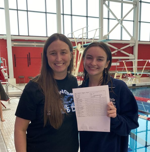 Enriquez and her dive coach Elizabeth Lukes pose after qualifying for state during dive sectionals.