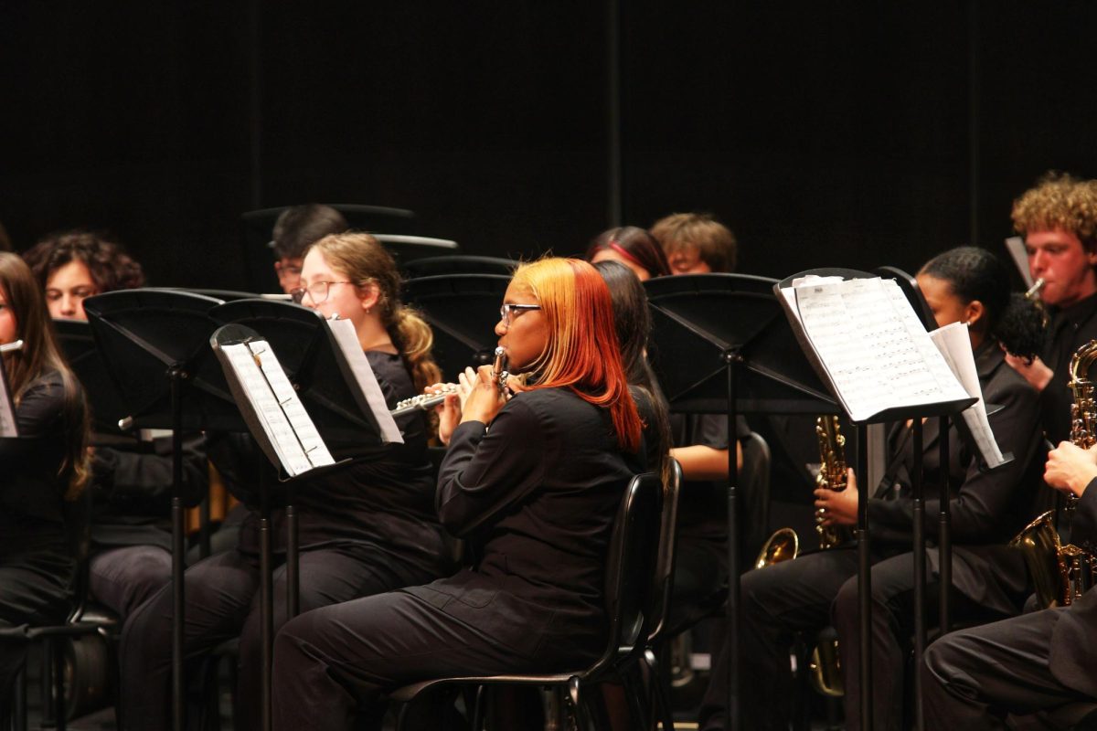 Junior Mo Harris Performs with the Wind Symphony.