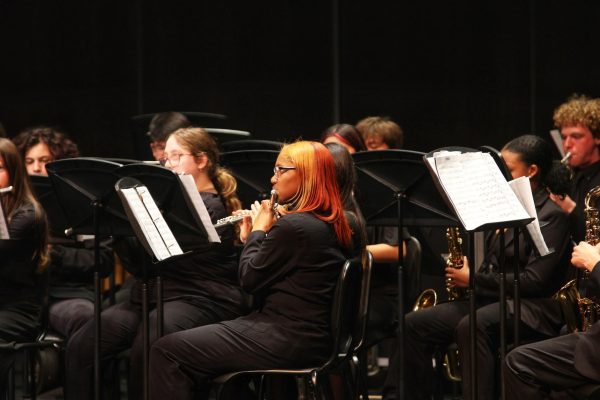 Junior Mo Harris Performs with the Wind Symphony.