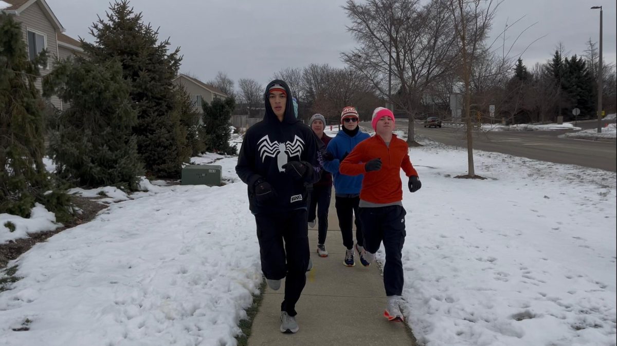Runners bundle up for winter weather workouts